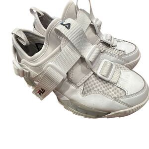 Fila Mindblower Women’s Chunky Sneakers — White / Size 7